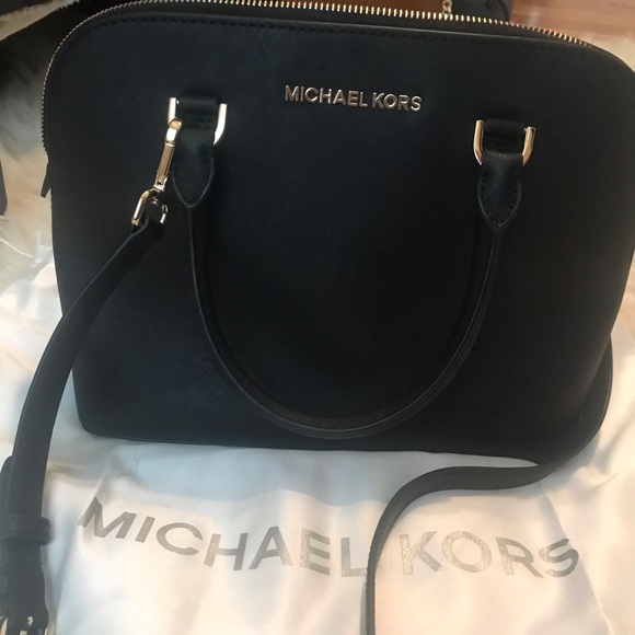 Michael Kors Handbags - PRICE⬇️ Like new Michael Kors Black purse